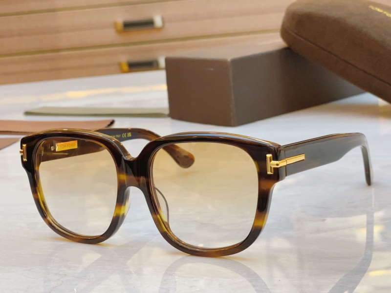 TOM FORD